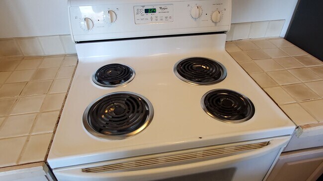 Building Photo - Spacious 2 Bedroom, 1 Bathroom Moraga Condo