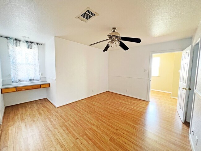 Building Photo - 101 Capt Lee