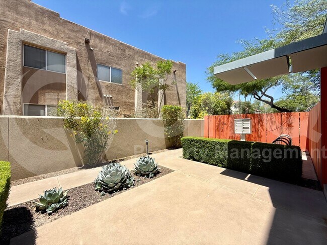 Building Photo - 7047 E Earll Dr
