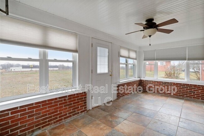 Building Photo - 838 Jenny Wren Dr