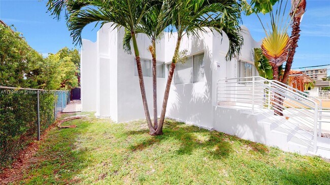 Building Photo - 2915 SW 24 St