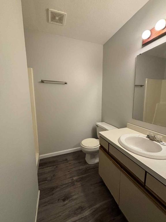 Building Photo - 1610 Tippecanoe Dr