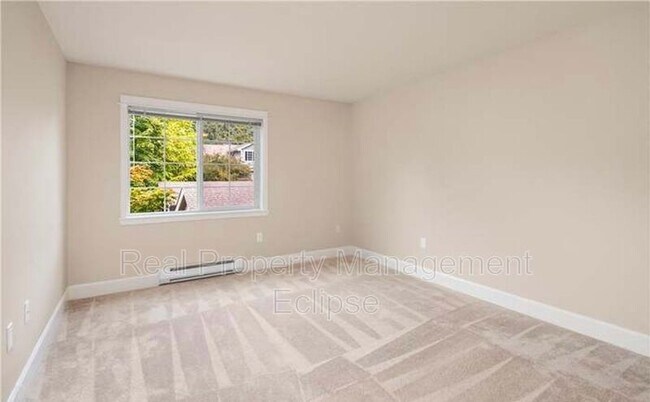 Building Photo - 755 5th Ave NW