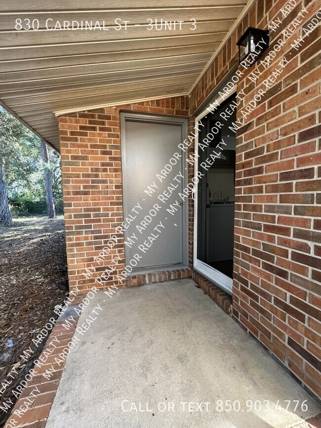 Building Photo - 830 Cardinal St