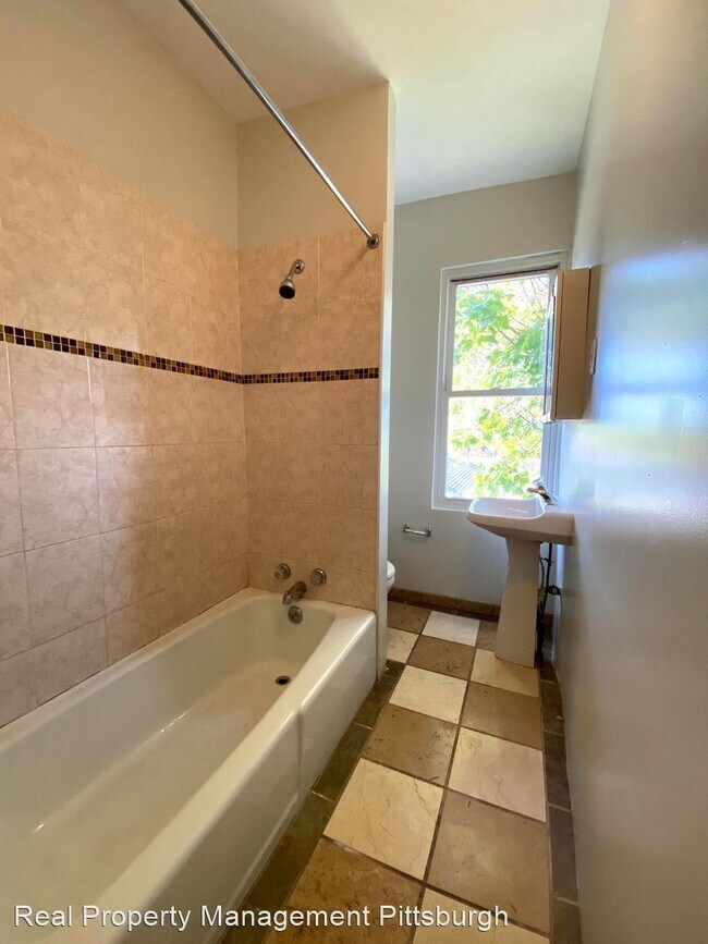 Building Photo - 3 br, 1 bath House - 318 Knox Ave
