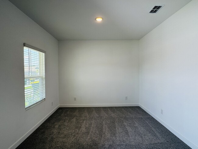 Building Photo - 114 Kingswood Ter