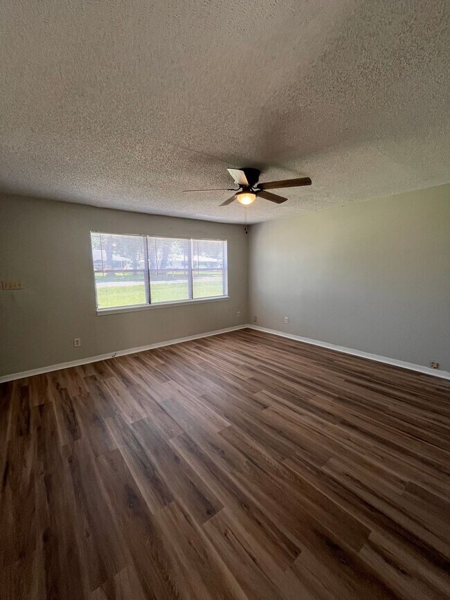 Building Photo - 5198 Danieli Dr N