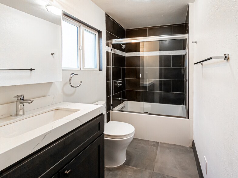 Bathroom - 882 Wood St