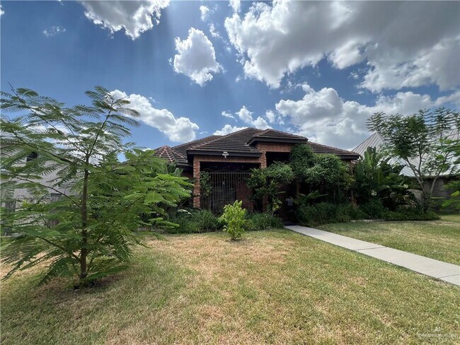 Building Photo - 30 S Woodland Dr
