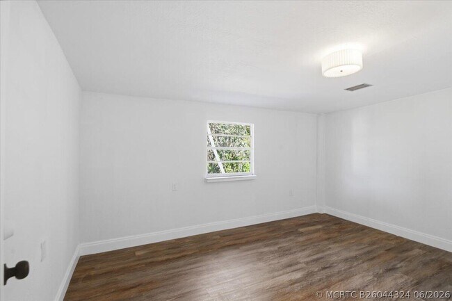 Building Photo - 270 SW 10th Ave