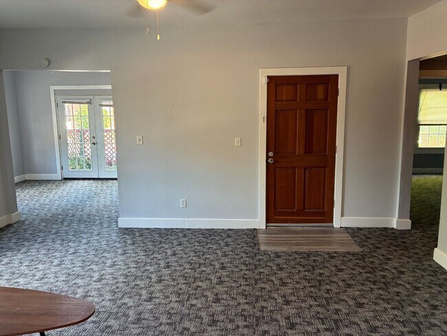 Building Photo - Three Bedroom Apartments Located Near 38th St and Meridian