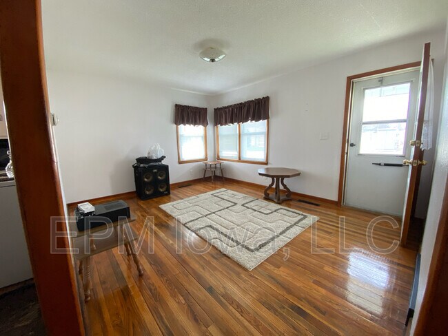 Building Photo - 900 4th Ave