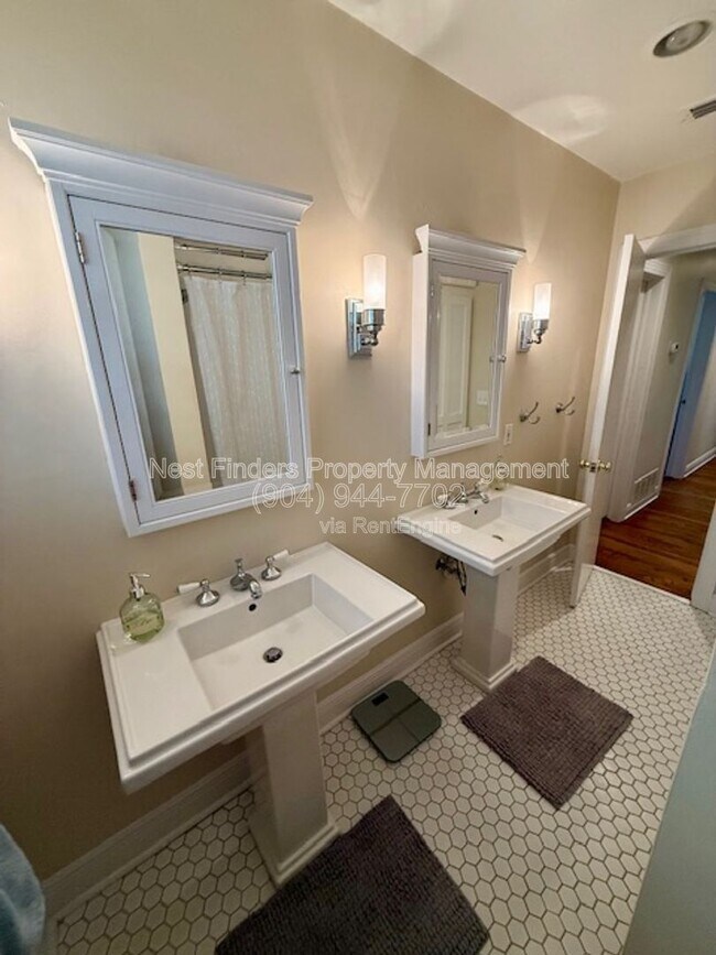 Building Photo - 7104 Catalonia Ave