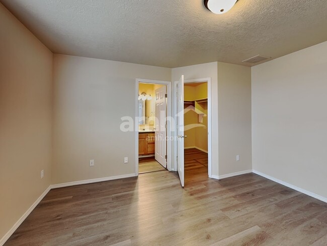 Building Photo - 684 E Full Moon St