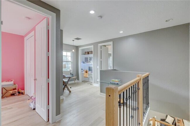 Building Photo - 1109 NE 16th Ave