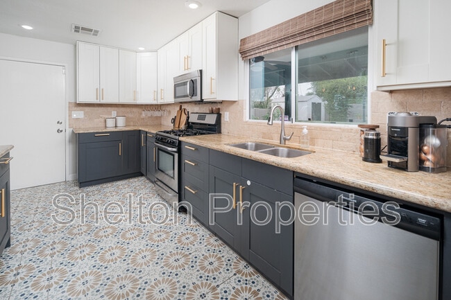 Building Photo - 1731 W Highland Ave