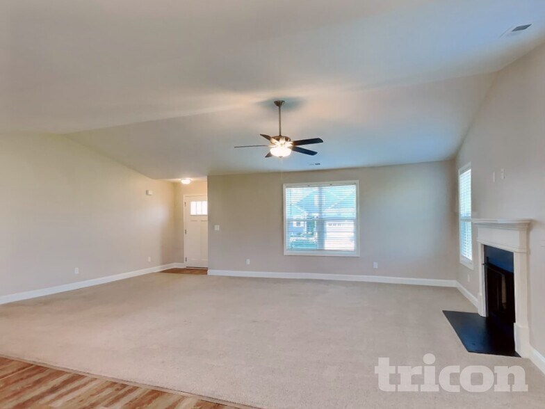 Building Photo - 85 Arrow Ln