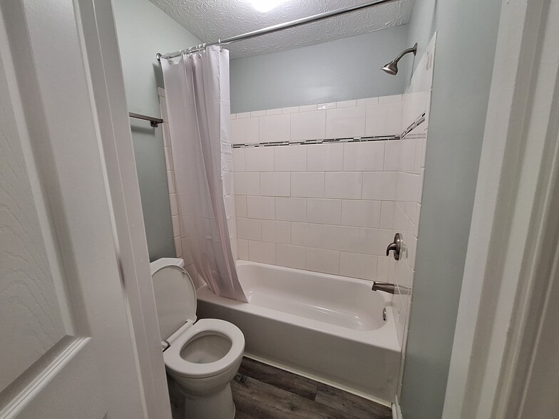 Building Photo - 324 Cross Wind Dr