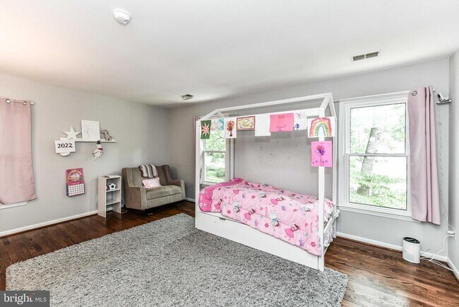 Building Photo - 2030 Spring Branch Dr