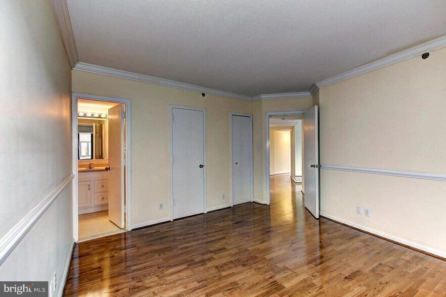 Building Photo - 1200 Crystal Dr