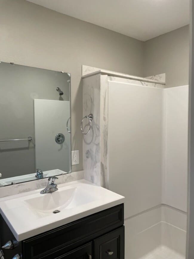 Building Photo - Charming 3 Bedroom Home Available September 1