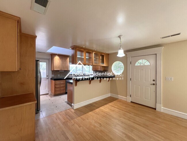 Building Photo - 6101 Mariposa Ave