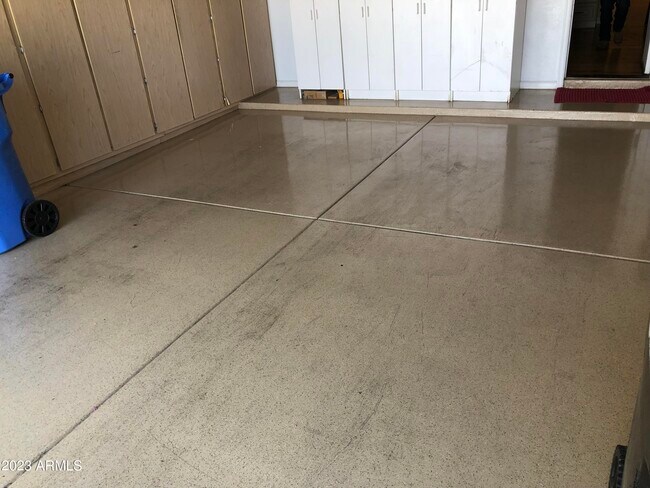 Building Photo - 6527 N 13th Dr