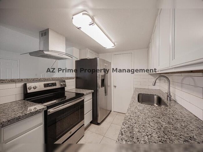 Building Photo - 4615 E Jones Ave