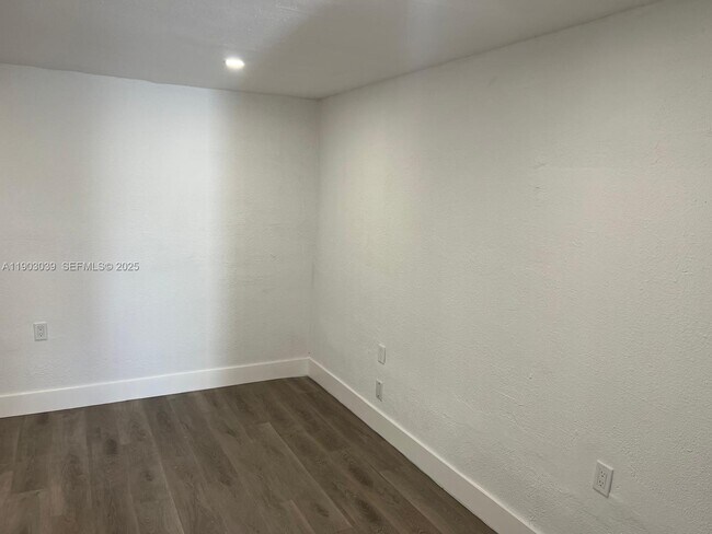 Building Photo - 1236 NW 4th Ave