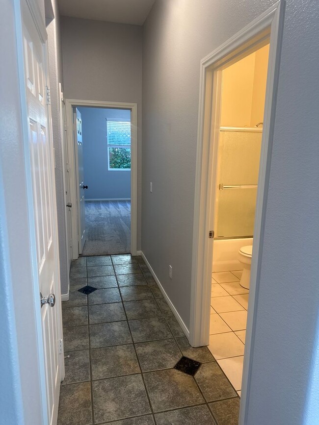 Building Photo - Single Story 4 bed 3 bath for Rent in Temeku Hills