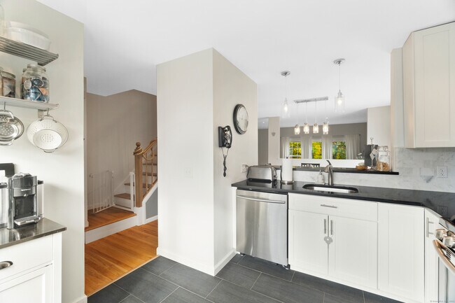 Building Photo - 136 Foxbridge Village Rd