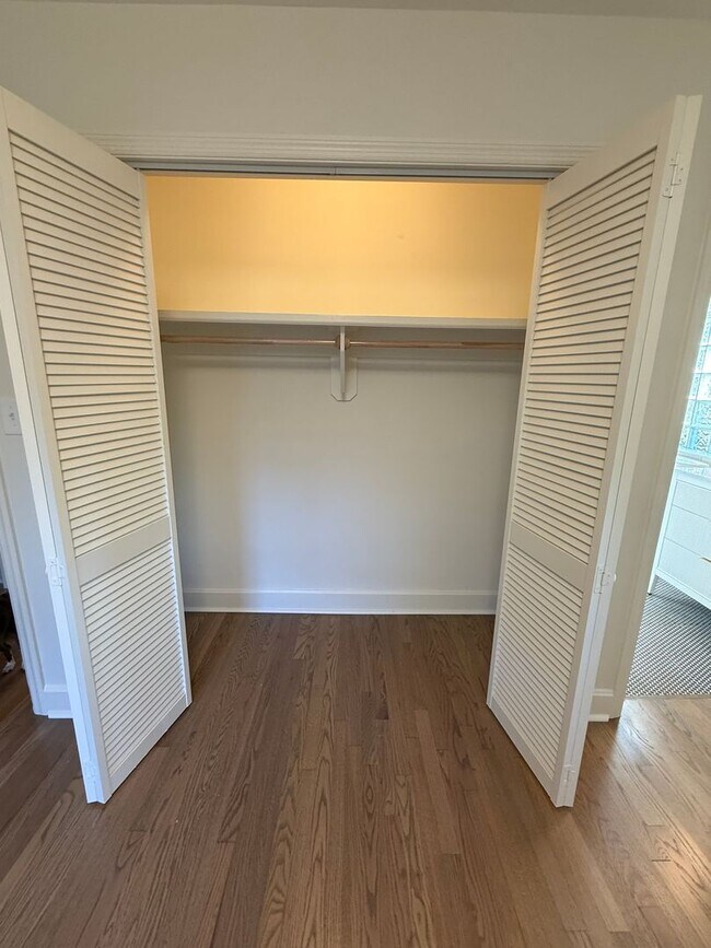 Building Photo - 3/3 Totally Renovated House on Sylvan Driv...