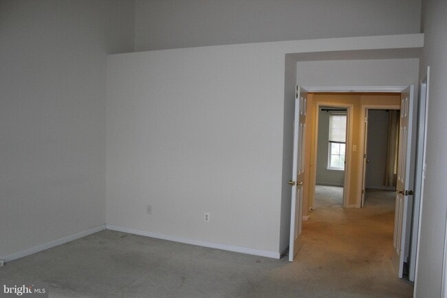 Building Photo - 24651 Kings Canyon Square