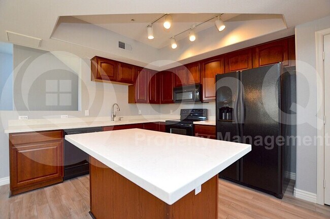 Building Photo - 280 S Evergreen Rd