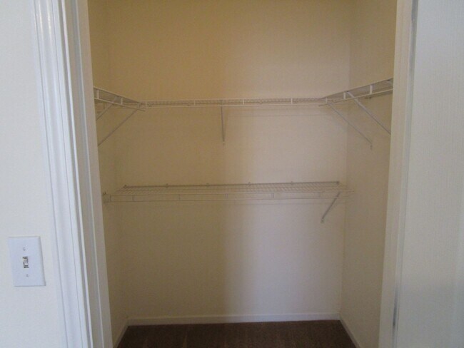 Building Photo - 5004-5006-5006 Betty Jean Way