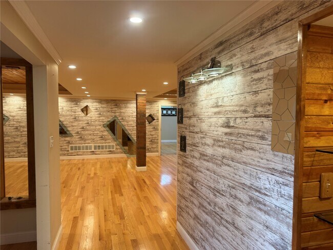 Building Photo - 14228 Manderleigh Woods Dr