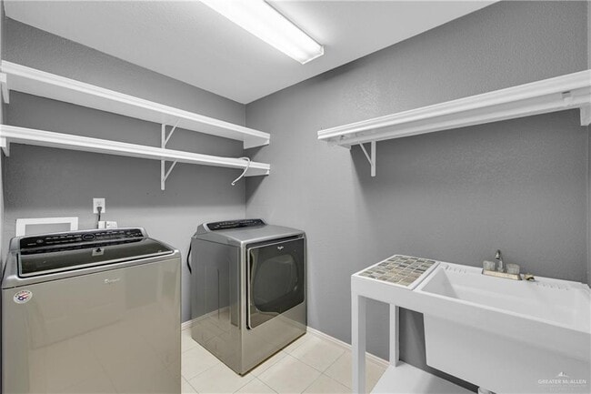 Building Photo - 22 Midlands Cir