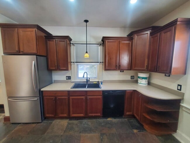 Building Photo - 203/205 N Spring St