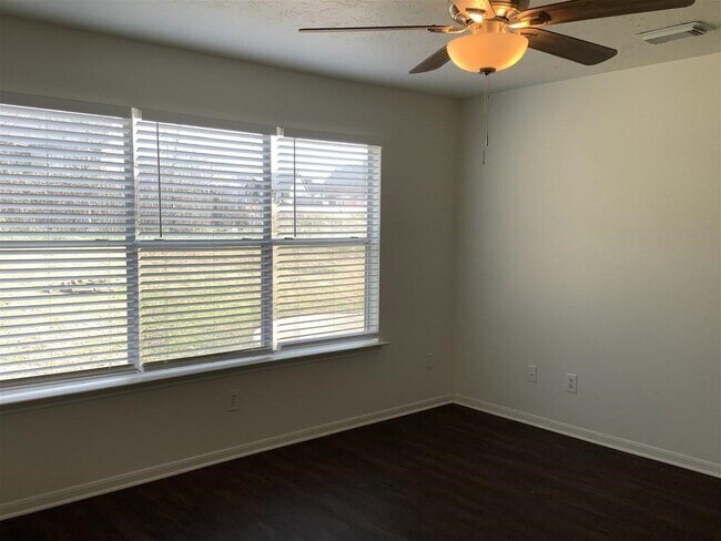 Building Photo - 13318 Hilltop Cir