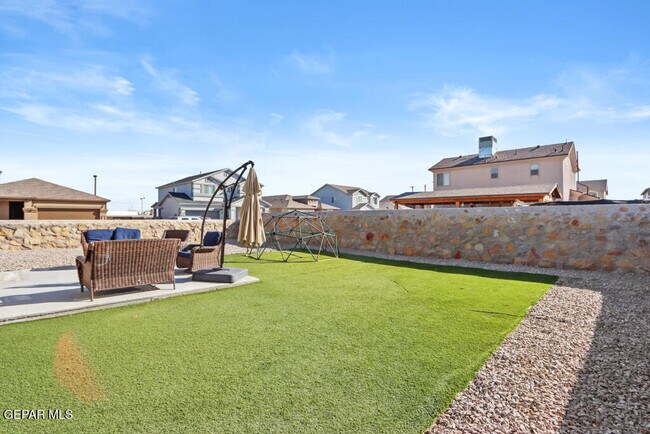 Building Photo - 13960 Lago Vista Ave