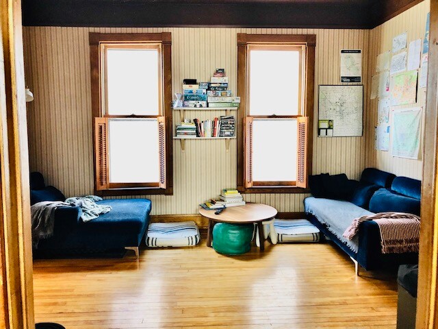 Building Photo - 1804 13th Ave S