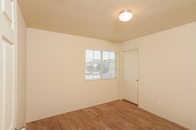 Building Photo - 10607 Hunters Pond