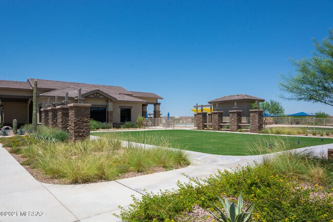 Building Photo - 9017 W Rolling Springs Dr