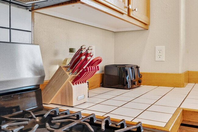 Building Photo - 2416 S Tiger Lily Dr