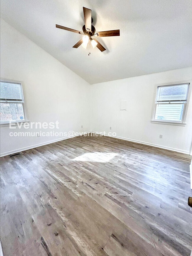 Building Photo - 3214 Westbury Dr