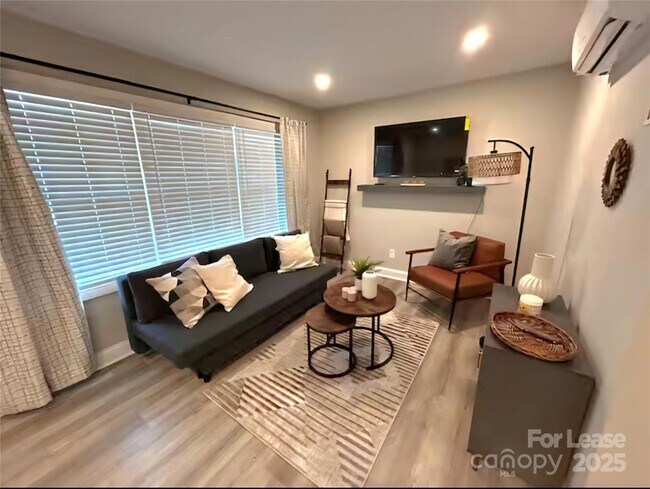 Building Photo - 2000 Patio Ct