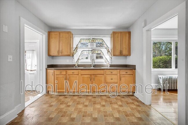 Building Photo - 14 Ridgefield St