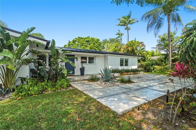 Building Photo - 7830 SW 53rd Pl