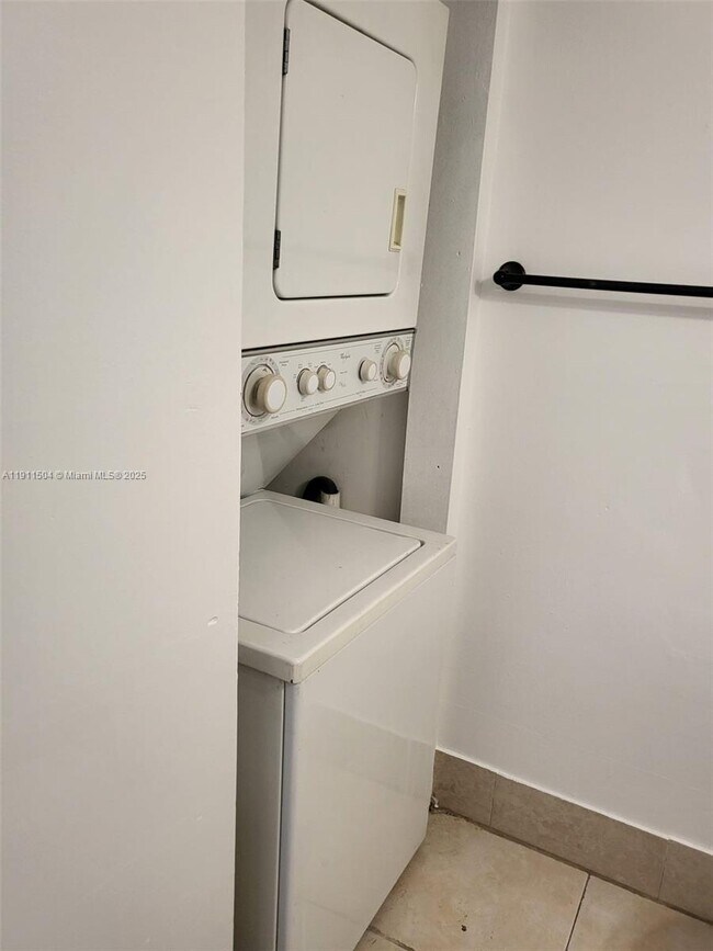 Building Photo - 2554 NW 52nd Ave