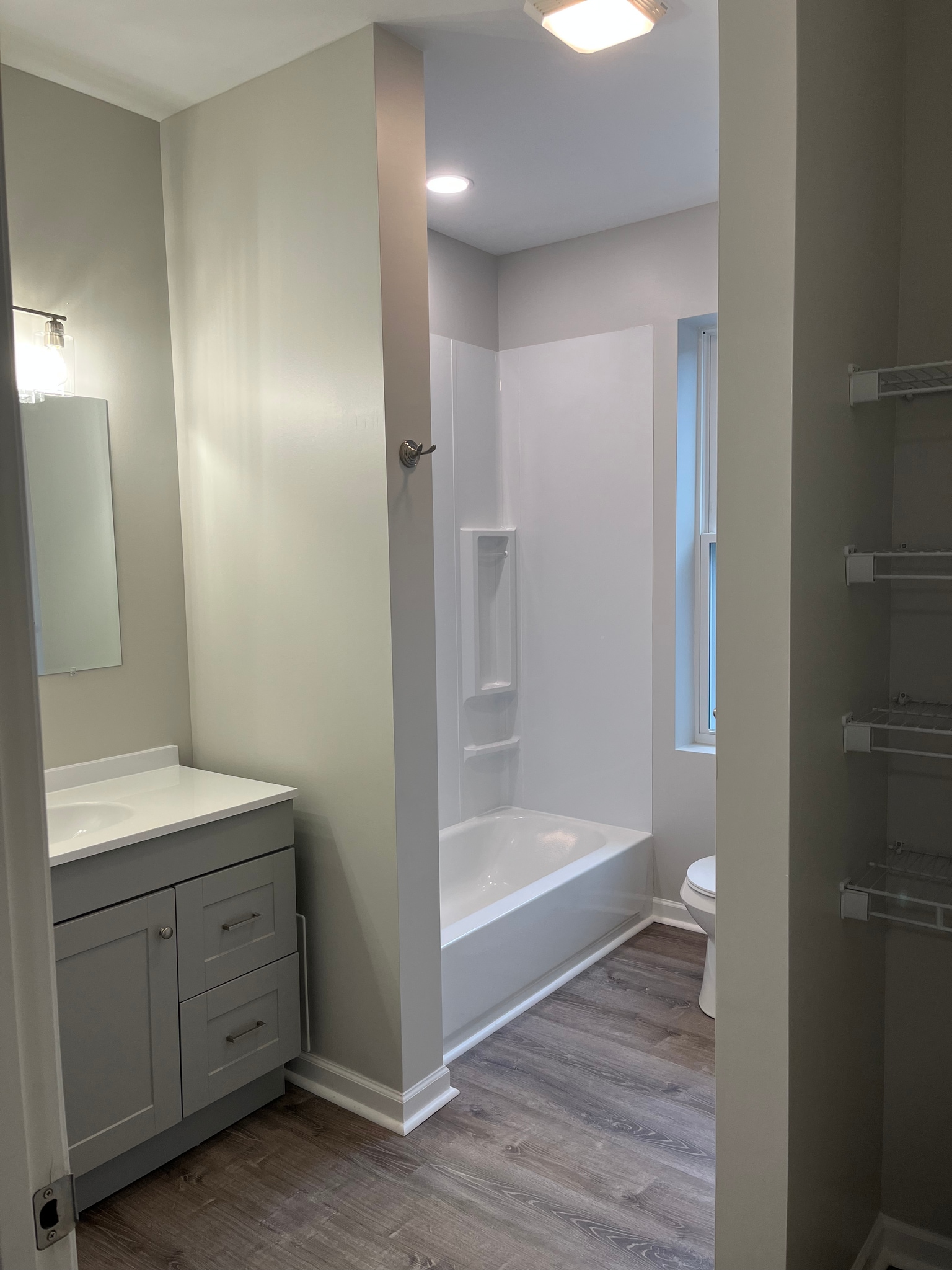 Building Photo - 17 W Main St